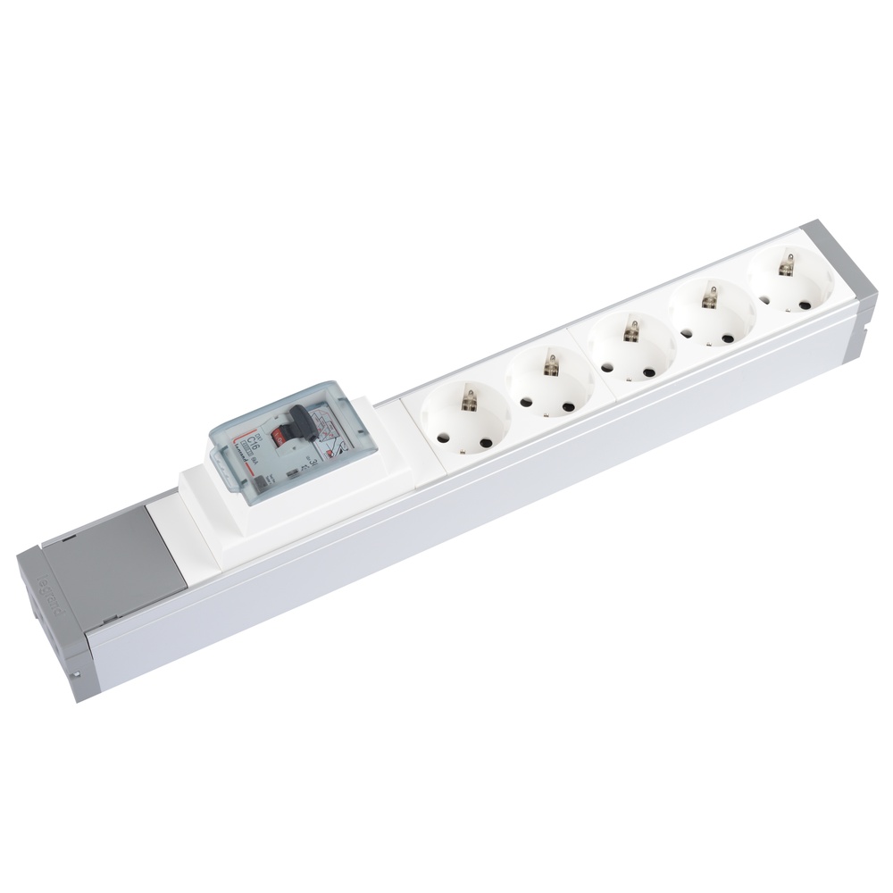 Legrand Enchufe De Mesa Con 5 Tomas E Interruptor De Fuga - 073424