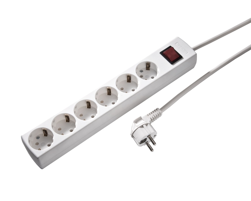 Martin Kaiser 6-voudige contactdoos 45 graden met aardingsschakelaar kabel 1,5m (Europese Stekkerdoos) - 1033ZL/15W/KWS