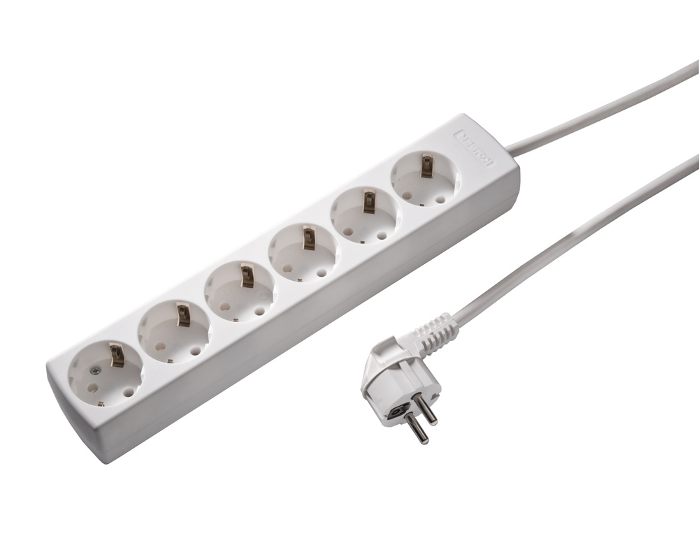 Martin Kaiser 6-Wege 45 Grad Steckdose mit 1,5m Kabel Arktisch Weiß (Europäische Steckdose) - 1086ZL/15W/KWS