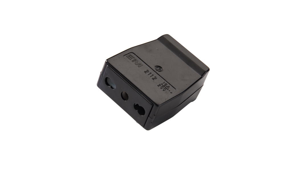 Martin Kaiser Toma de acoplamiento italiana 10-16A con contacto de puesta a tierra - 864/sw